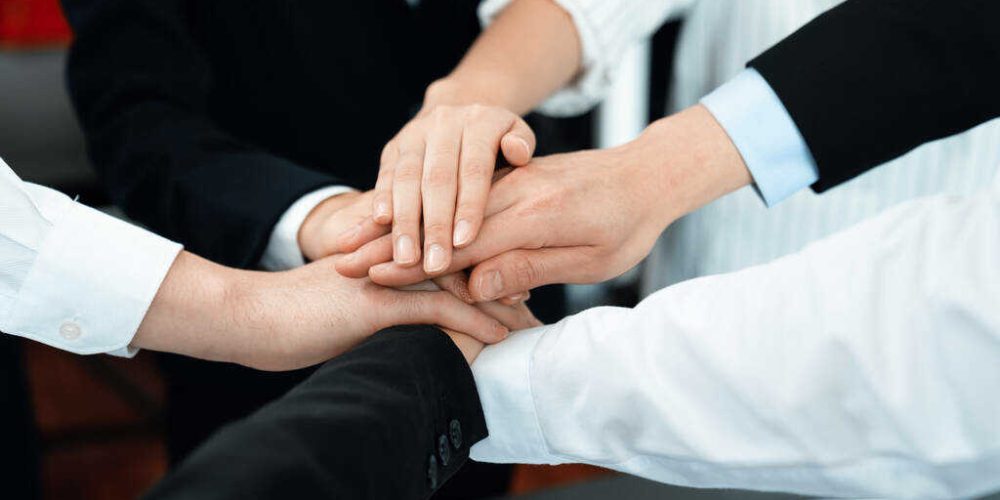 Munkahelyi kapcsolatok építése hat emberrel egy csapatban